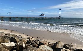 Brighton Beachfront Esplanade Studio Apartment
